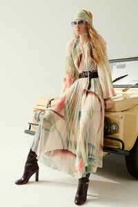 00027-ETRO-Resort-20-credit-Mel-Bles.thumb.jpg.fb4528ab4a465b656b7170431a452ed6.jpg