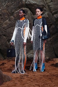 00027-Off-White-Resort-2020-credit-Brett-Lloyd.thumb.jpg.12111d6831f6f8aaab95c752c2722159.jpg