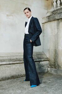 00027-Victoria-Beckham-Resort-20.thumb.jpg.da86f47b37dbf6bdc1b7a3e8c4046027.jpg