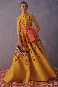 00030-Caroline-Herrera-Resort-2020.thumb.jpg.40d43b3d3b676a773d5d42145d4666d7.jpg