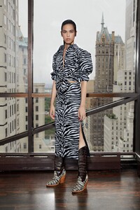00030-prabal-gurung-resort-20-credit-Jin-and-Dana.thumb.jpg.c477f97eb6c24a33bdf0e7a2d2fbf0a6.jpg