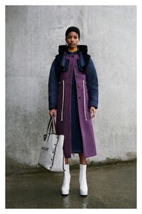 00032-givenchy-resort-20.thumb.jpg.7b2f2cc62069f5acd09f8e6fb657dcff.jpg