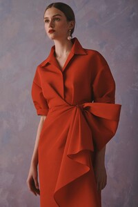 00036-Caroline-Herrera-Resort-2020.thumb.jpg.71ab7f9e6c9cb6119e7a5f4ad3c4315a.jpg
