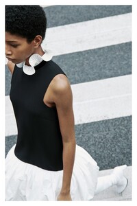 00039-givenchy-resort-20.thumb.jpg.e1be4dbc1dfe0584bc38f4a9d1be4d55.jpg