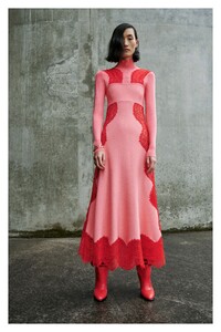 00042-givenchy-resort-20.thumb.jpg.c76b987c28602e76bbeabc110710d133.jpg