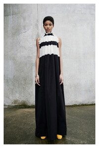 00049-givenchy-resort-20.thumb.jpg.87e2e61ce6fa4f3db7e7ef4b1390df90.jpg