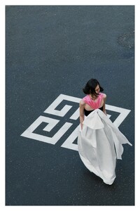00052-givenchy-resort-20.thumb.jpg.a8428315bbb07cdc8f01cab8c52da94c.jpg