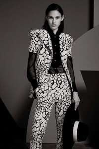 00080-balmain-resort-20.thumb.jpg.d513396fa902cbbc4fb0888dfe789cc2.jpg