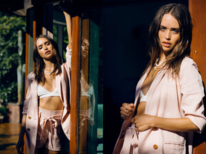 03SS19Lookbook.thumb.jpg.ce302a5fb3dc0cb1cc00636c948bdf2b.jpg