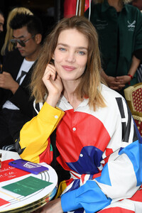 Natalia+Vodianova+Louis+Vuitton+Front+Row+_EMTP7Fniz4x.jpg