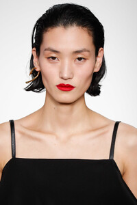1012966610_HelmutLangRunwayFebruary2019NewYorkSCeCi9L7u-5x.thumb.jpg.4cd1d82204976c3c10e5549d29abf8ac.jpg