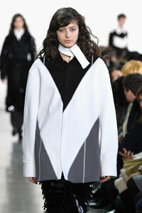 102772725_CalvinLuoRunwayFebruary2019NewYorkFashionltX_8dXI6Srx.thumb.jpg.ae014a5b7330bf7ebdbae573aa705021.jpg