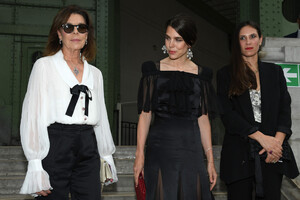 Charlotte+Casiraghi+karl+Ever+Le+Grand+Palais+qYJ5avtq2LQx.jpg
