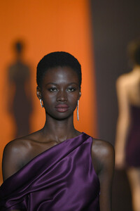 1047174759_CushnieRunwayFebruary2019NewYorkFashion6VU8bbcB7ZZx.thumb.jpg.a61af57de4d3411551d5584197733472.jpg