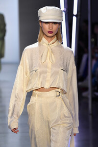 1059674778_SallyLaPointeRunwayFebruary2019NewYorkgJnMrriQyZyx.thumb.jpg.8970bd3f9623c8d51d483b8ed5e1a437.jpg