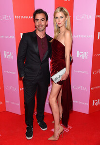 Nicky+Hilton+Rothschild+Love+Ball+III+RVBzJpY8E7Tx.jpg