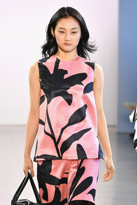 1083370151_ClaudiaLiRunwayFebruary2019NewYorkFashionO3DsQU92Sb4x.thumb.jpg.7e34a196d862957ef12601006c3066f8.jpg