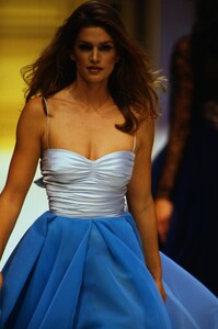 1102354447_cindy-crawford(1).thumb.jpg.9b9765f4c55476f64c68b2e46ccd71b5.jpg