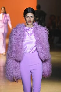 1112293041_CushnieRunwayFebruary2019NewYorkFashionlPKJnUdw0p7x.thumb.jpg.b80fa8f828478234c3346e00874ead5a.jpg