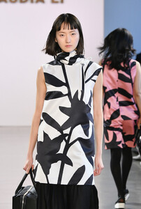 1116142183_ClaudiaLiRunwayFebruary2019NewYorkFashionaYwZTuXPsvYx.thumb.jpg.aea5d53904ea489b759d1e00a4e79d17.jpg