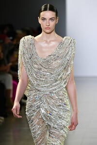 1124573664_CongTriRunwayFebruary2019NewYorkFashionbc3BmkI_CbBx.thumb.jpg.592ea4ac873694dd422eecfe9dafca77.jpg