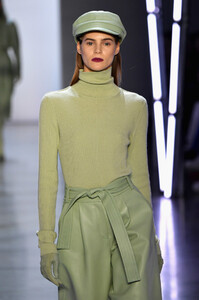 1124976972_SallyLaPointeRunwayFebruary2019NewYorkhQl_nqgYm8jx.thumb.jpg.23df135fc19b6d4b497673d613b0d92c.jpg