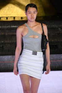 1135476366_AlexanderWangCollection1Runway-0B_SpmFXC0x.thumb.jpg.1d516d68bf6879ec8fae7042b5ddaa6d.jpg