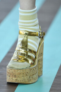 1140015467_MiuMiuClub2020RunwayIy6uS7lg0Uix.thumb.jpg.58ac2eaa7c7bd6ec0e1796868ba15743.jpg