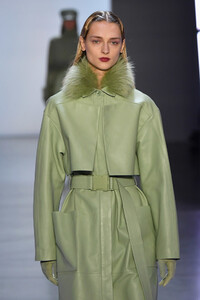 1151610239_SallyLaPointeRunwayFebruary2019NewYork14XoWP7wGOkx.thumb.jpg.d61e55c7fe53e22caf7aaa3de50645b9.jpg