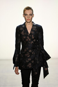 1155409737_BadgleyMischkaRunwayFebruary2019NewYork69gBi1ea8ICx.thumb.jpg.676f95f41646a04a0037a77466d62116.jpg