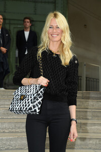 Claudia+Schiffer+karl+Ever+Le+Grand+Palais+fhPxy3-IcUUx.jpg