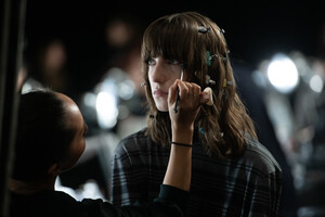 1160663029_BOSSWomenswearMenswearBackstageFebruaryoBOzmQcYSoqx.thumb.jpg.b74d478ebffa60c3bd70e53cb3140a86.jpg