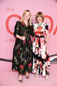 Anna+Wintour+CFDA+Fashion+Awards+Winners+Walk+VW0CeQnB-Ilx.jpg