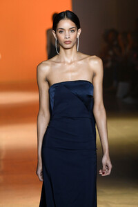 1178318838_CushnieRunwayFebruary2019NewYorkFashionOOSEzsKa4lSx.thumb.jpg.02abd39261c8102f6be0ec48a1622268.jpg