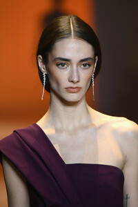 1182856237_CushnieRunwayFebruary2019NewYorkFashionM9dgI8y05Pix.thumb.jpg.5f9f84cb729e1098b77a9585decf9f6f.jpg