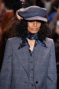 1190357133_MichaelKorsCollectionFall2019RunwayShow_522lCGGcQpx.thumb.jpg.6d915c20c090e7eb16e16fcb5b0c004e.jpg