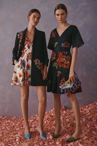 119313958_00018-Caroline-Herrera-Resort-2020(1).thumb.jpg.415947e0eb76102b372d8edc09344dd7.jpg