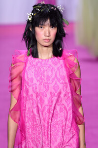 1195510064_LanyuRunwayFebruary2019NewYorkFashion_s9sBCaVnXkx.thumb.jpg.ed4a0ad985f30d6cf1dd3da92c7e3311.jpg