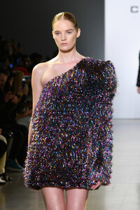 1201135911_CongTriRunwayFebruary2019NewYorkFashion8xYCeLv2J0Ax.thumb.jpg.286d4337832715653b1141fcffc24506.jpg