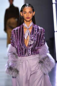1208514931_SallyLaPointeRunwayFebruary2019NewYorkD_kWaw23ibtx.thumb.jpg.ffb941649574466a5d21864e98846fce.jpg