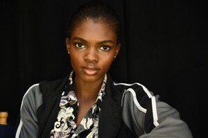 1213840673_JohannaOrtizResort20CollectionBackstageYyb2hLiFFyYx.thumb.jpg.ad4f7991358f6f82c9d66b7667450eed.jpg
