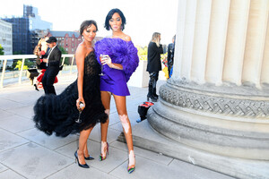 Winnie+Harlow+CFDA+Fashion+Awards+Cocktails+Ikx2IDDPhXtx.jpg