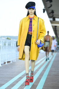 1228086497_MiuMiuClub2020RunwayVVgmjzBrlJlx.thumb.jpg.176ebc069cfdb64dc15912b7fd70ffa6.jpg