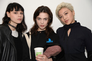 1229032762_ElieTahariBackstageFebruary2019NewYorkbbLe-bfl_0Px.thumb.jpg.ed410b9ac338da409f2b7bfce50944e8.jpg