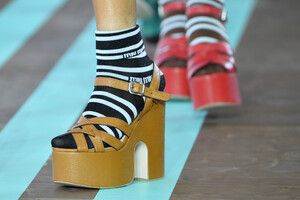 1248816332_MiuMiuClub2020Runwayf21hSiLJjIxx.thumb.jpg.83888c5b2a216fea8997de861cbe2198.jpg