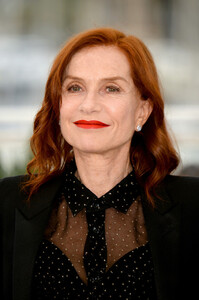 Isabelle+Huppert+Frankie+Photocall+72nd+Annual+kxzPGiXjENfx.jpg