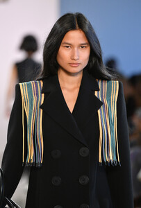 1257299841_ClaudiaLiRunwayFebruary2019NewYorkFashionK5zXHhHgIvNx.thumb.jpg.209a9a3d1048f3c30f4801553f2e306c.jpg