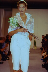 1259011434_isaac-mizrahi-ss-1990-cindy(2).thumb.jpg.24215f07c94f5fc01b6ec3413d631f37.jpg