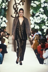 1266385600_YvesSaintLaurent1995HauteCouture1.thumb.jpg.0a547cb1cc7e28264f73ed24ff26b89d.jpg