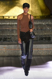 1271905630_AlexanderWangCollection1RunwayVv18jKPcOSdx.thumb.jpg.cd919821e568e56fe39d0f18064fb163.jpg